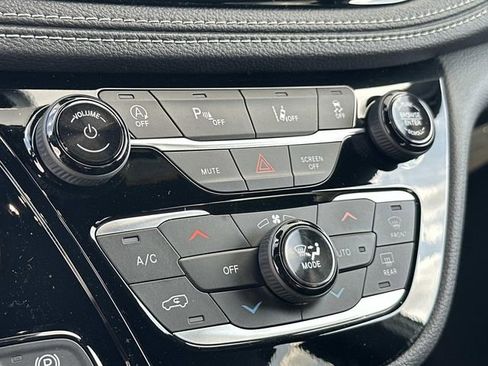 New 2026 Chrysler Pacifica Limited w/ Trailer Tow Group image 32