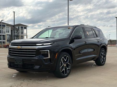 Certified 2025 Chevrolet Traverse High Country image 3