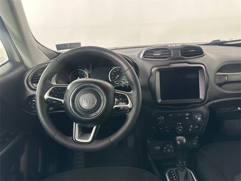 Certified 2023 Jeep Renegade Latitude image 16