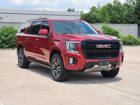 Used 2024 GMC Yukon XL AT4 w/ Technology Package AWD/4WD image 3