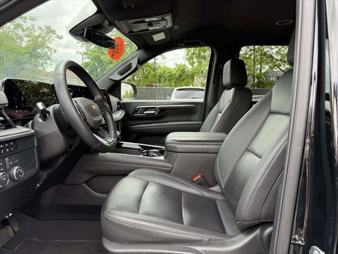 Used 2025 Chevrolet Suburban LT AWD/4WD image 20