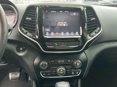 Used 2019 Jeep Cherokee Limited image 17