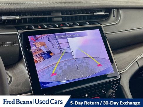 Used 2023 Jeep Grand Cherokee Limited w/ Black Appearance Package image 16