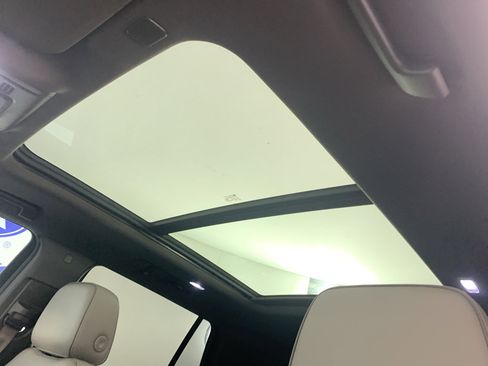 Used 2021 GMC Yukon SLT w/ SLT Premium Package image 30