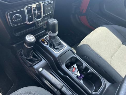 Used 2022 Jeep Wrangler Unlimited Sport image 26