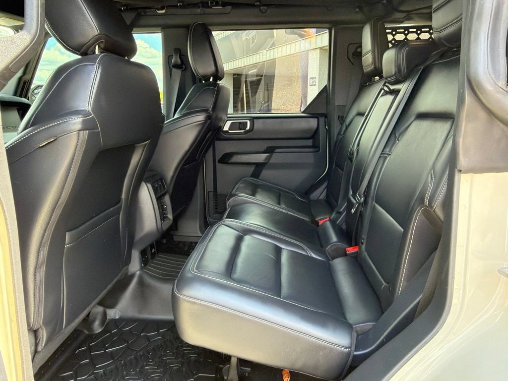 Used 2025 Ford Bronco Outer Banks AWD/4WD image 32