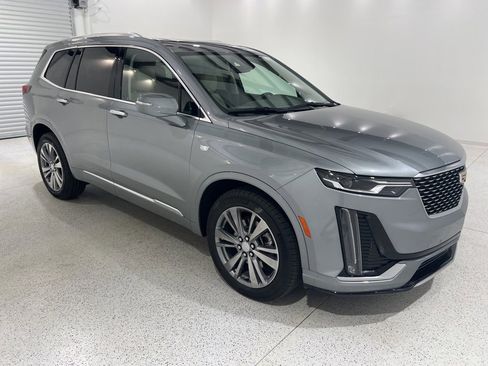 Used 2025 Cadillac XT6 Premium Luxury image 7