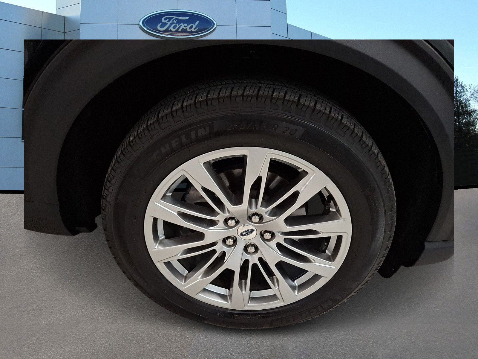 Used 2026 Ford Explorer Active w/ Active Comfort Package AWD/4WD image 8
