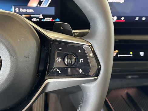 Certified 2025 BMW 530i image 23