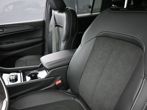 New 2025 Jeep Grand Cherokee Altitude image 31