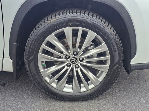 Used 2022 Toyota Highlander Platinum image 9