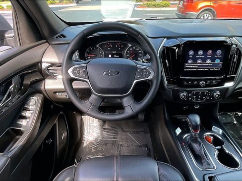 Certified 2023 Chevrolet Traverse RS FWD image 6