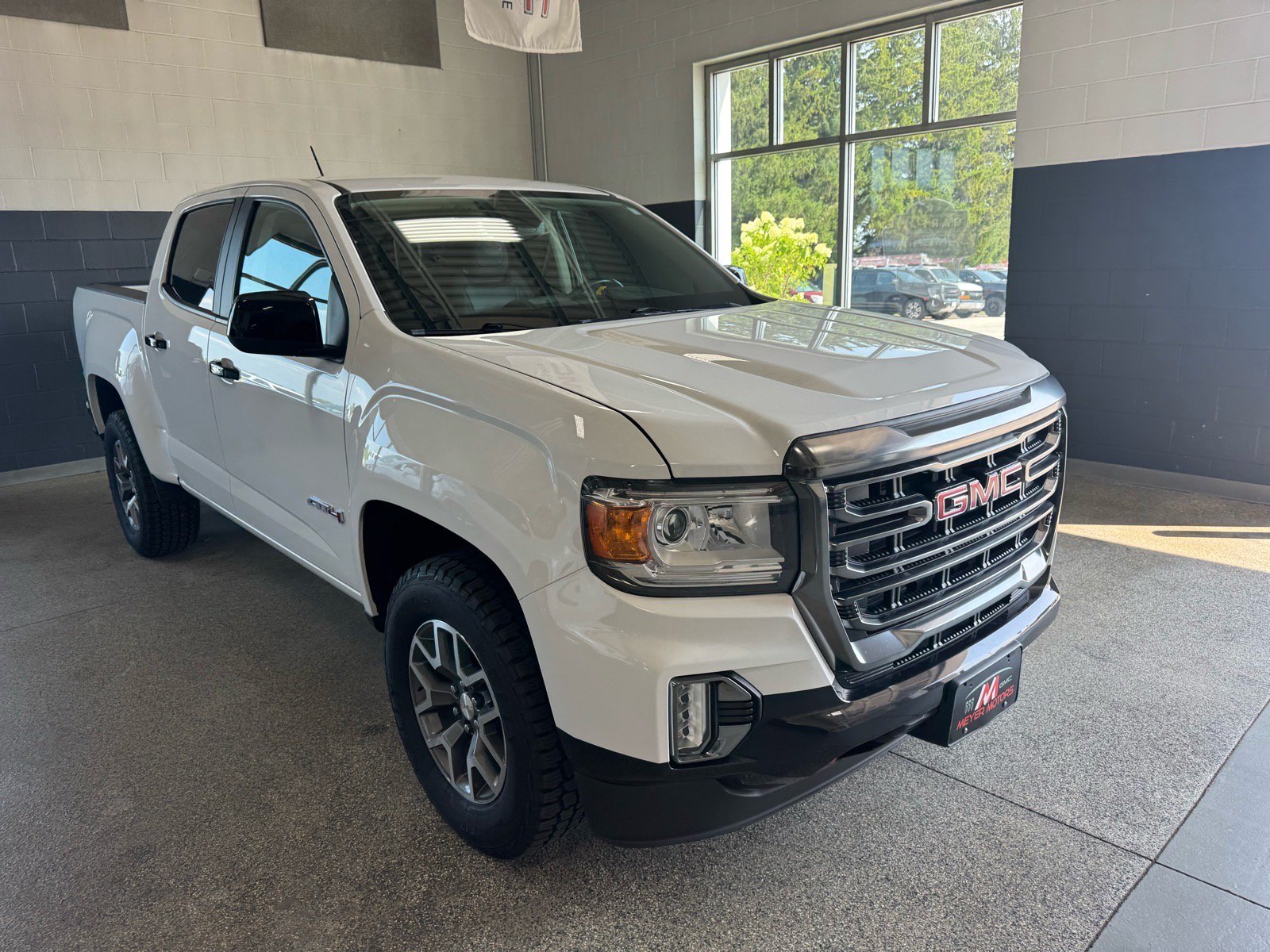 Used 2022 GMC Canyon AT4 w/ Trailering Package AWD/4WD image 3