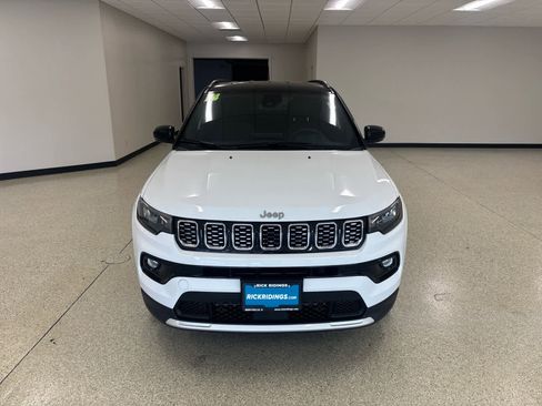 Used 2024 Jeep Compass Limited image 6
