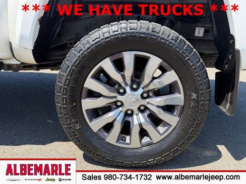 Used 2020 Toyota Tacoma Limited image 11