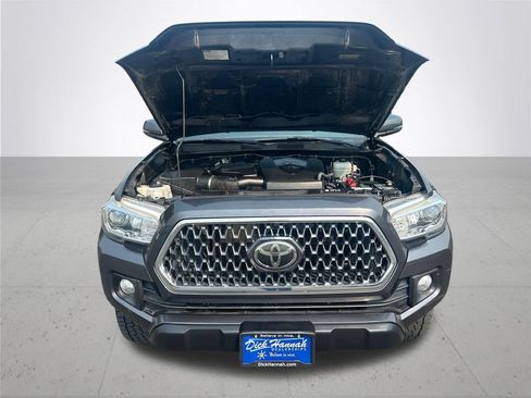Used 2019 Toyota Tacoma TRD Off-Road w/ Technology Package AWD/4WD image 4