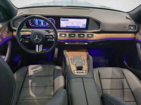 Used 2025 Mercedes-Benz GLS 450 4MATIC image 19