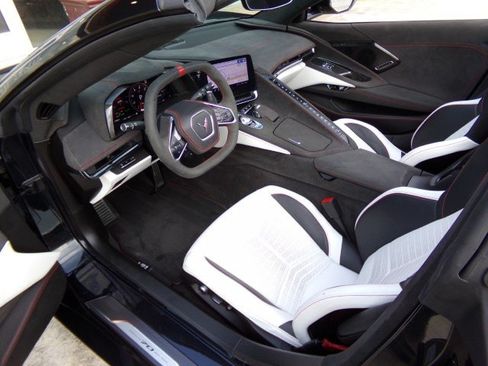 Used 2023 Chevrolet Corvette Stingray Premium Conv w/ Z51 Performance Package RWD image 22