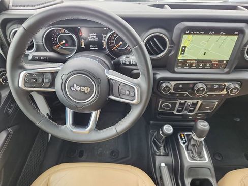 Used 2018 Jeep Wrangler Unlimited Sahara AWD/4WD image 11