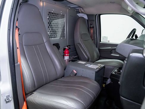 Used 2014 Chevrolet Express 2500 RWD image 16
