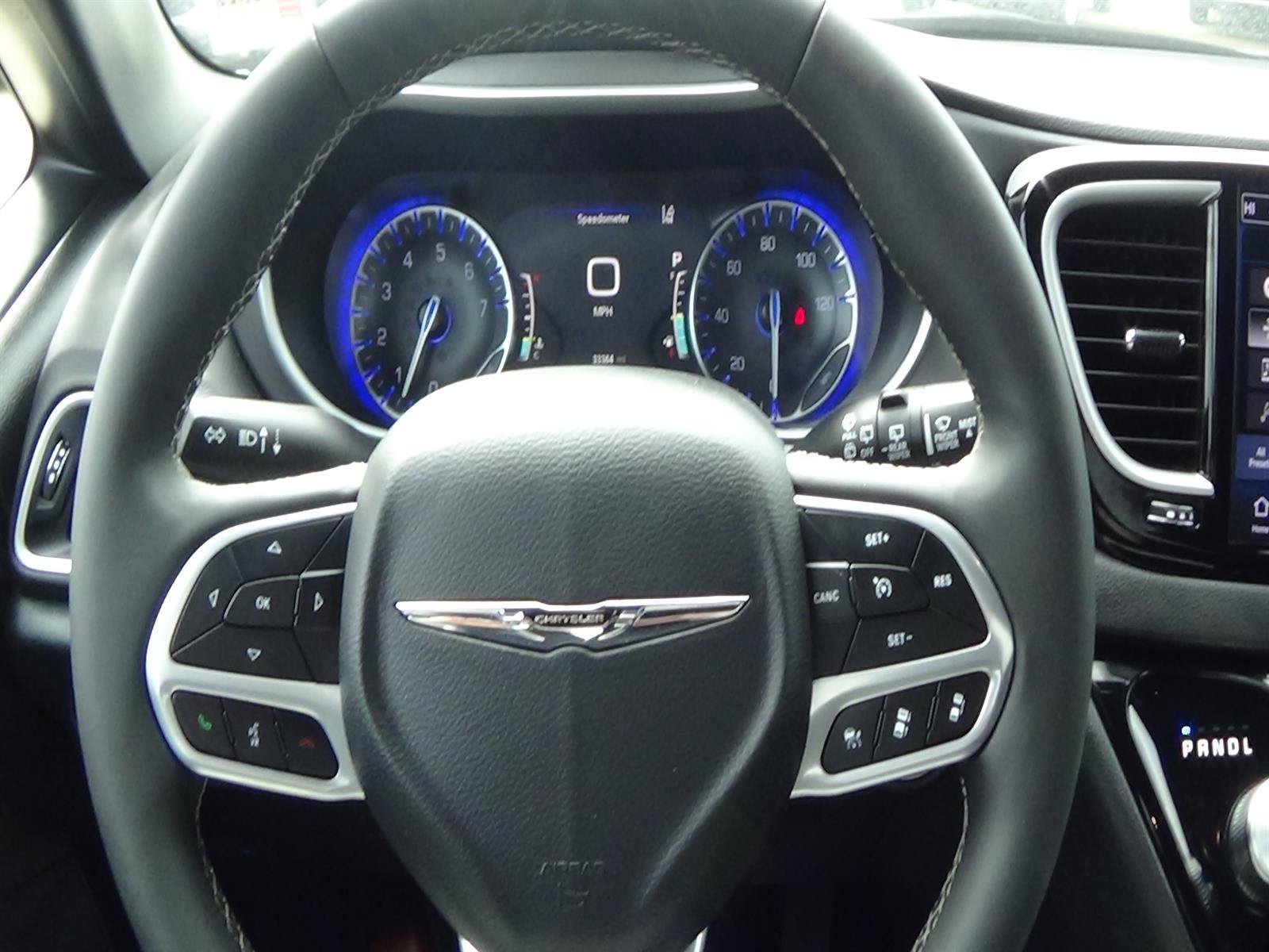 Certified 2025 Chrysler Pacifica Select FWD image 20
