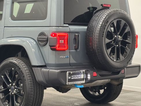 Used 2024 Jeep Wrangler Unlimited Sahara AWD/4WD image 6