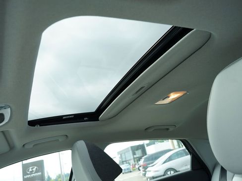 New 2025 Hyundai Elantra Limited image 16