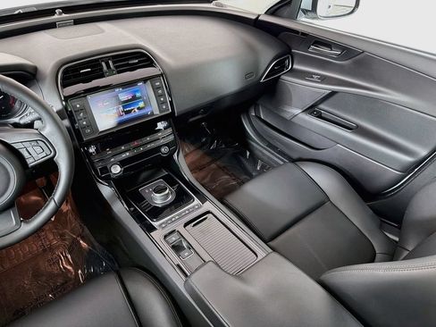 Used 2018 Jaguar XE RWD image 23