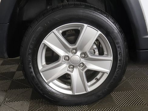 Used 2022 Jeep Compass Latitude AWD/4WD image 18