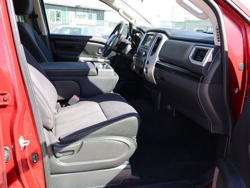 Used 2017 Nissan Titan SV AWD/4WD image 9