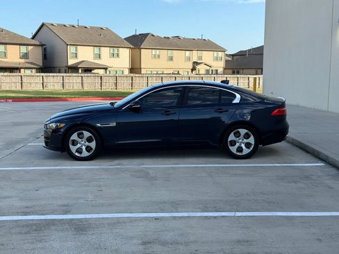 Used 2017 Jaguar XE RWD image 4