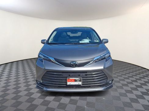 New 2026 Toyota Sienna XLE FWD image 2