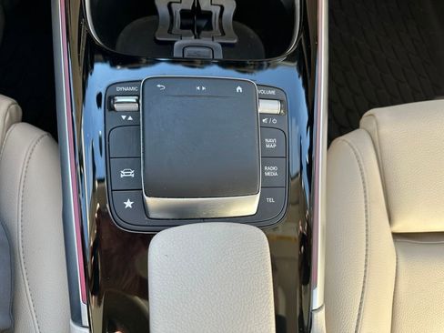 Used 2023 Mercedes-Benz GLB 250 image 24