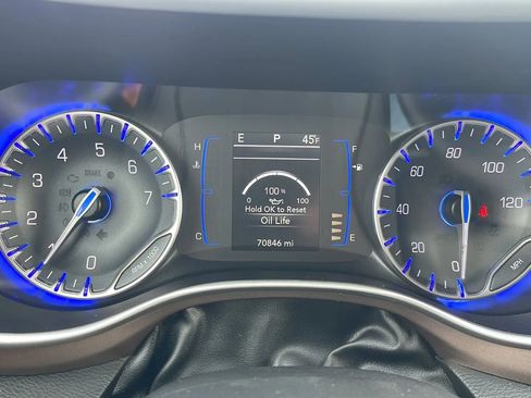 Used 2019 Chrysler Pacifica Touring Plus w/ Tire & Wheel Group image 28