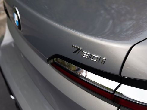 Used 2024 BMW 760i xDrive w/ Premium Package 2 image 11