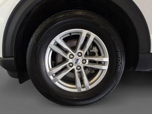 Used 2023 Ford Explorer XLT w/ Equipment Group 202A image 15