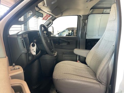 Used 2025 Chevrolet Express 3500 Extended w/ Driver Convenience Package RWD image 12