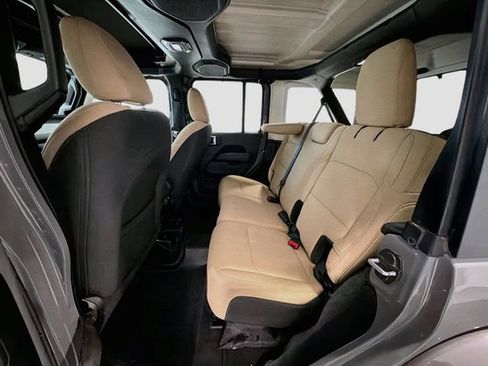 Used 2018 Jeep Wrangler Unlimited Sahara AWD/4WD image 22