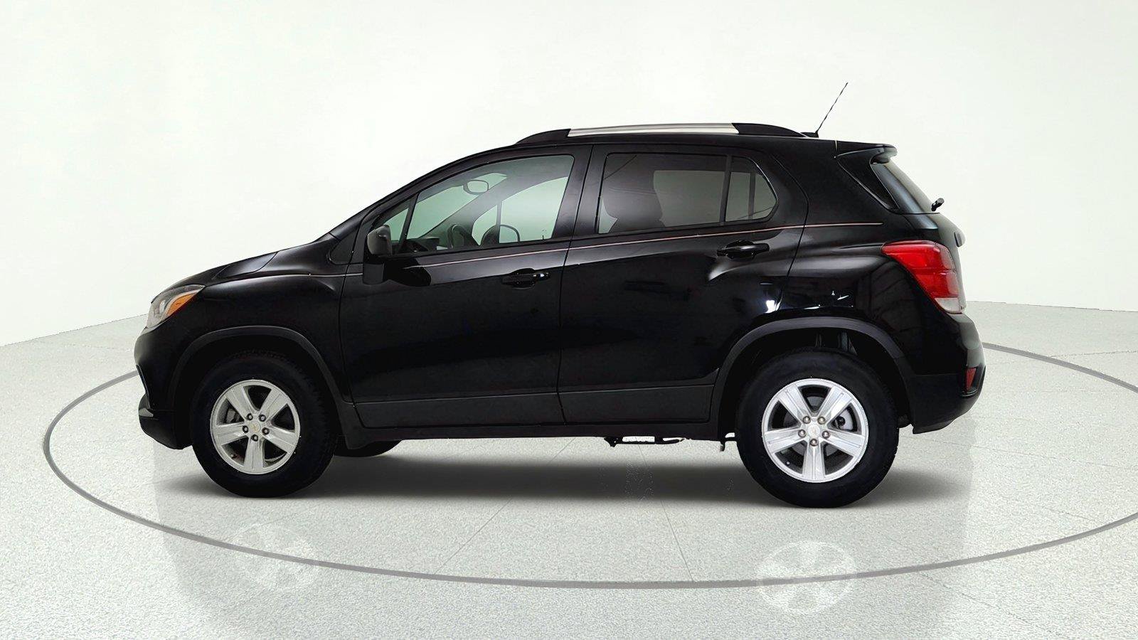 Used 2022 Chevrolet Trax LT w/ LT Convenience Package AWD/4WD image 4