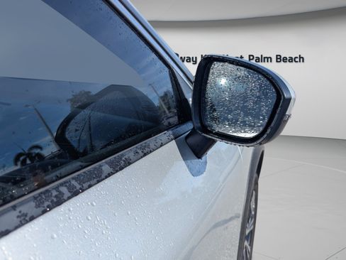 Used 2023 Nissan Rogue SV FWD image 38