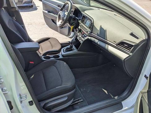 Used 2020 Hyundai Elantra SE w/ Cargo Package (C1) FWD image 18