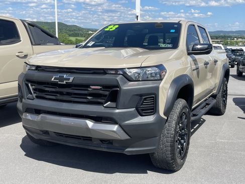 Used 2023 Chevrolet Colorado Trail Boss w/ Technology Package AWD/4WD image 2