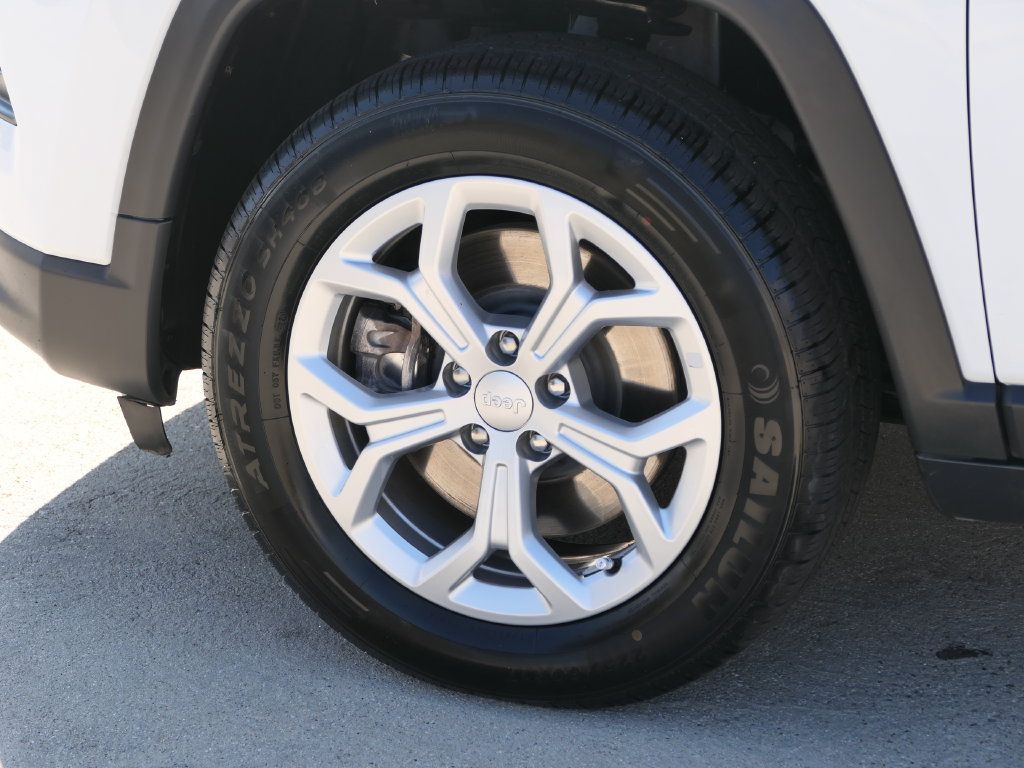 Used 2024 Jeep Compass Latitude AWD/4WD image 8