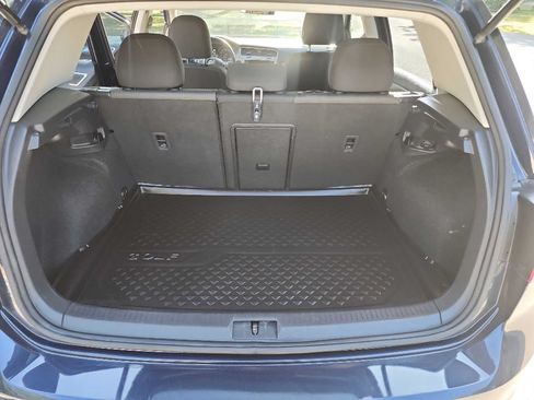 Used 2015 Volkswagen Golf 4-Door FWD image 29