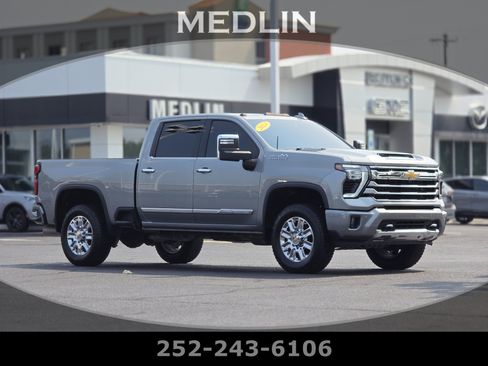 Used 2024 Chevrolet Silverado 2500 High Country w/ Technology Package AWD/4WD image 1