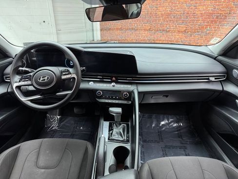 Used 2024 Hyundai Elantra SEL image 12