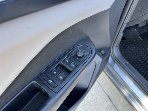 Certified 2022 Volkswagen Taos SE w/ IQ.Drive SE Package image 14