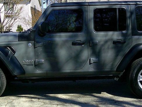 Used 2018 Jeep Wrangler Unlimited Sport image 5