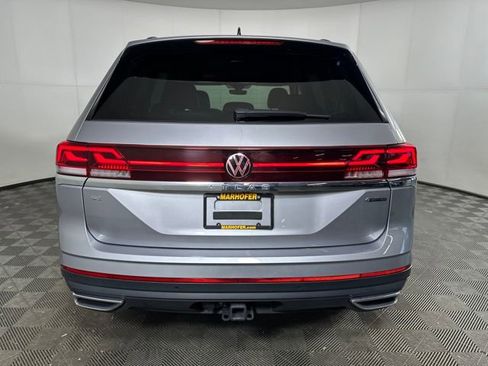 Used 2025 Volkswagen Atlas SE image 4