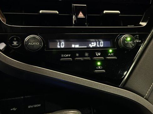 Used 2021 Toyota Camry XSE FWD image 13